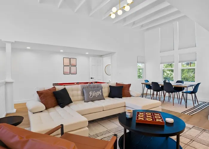 Chic Uptown With Pool Table And Perfect Location Phoenix