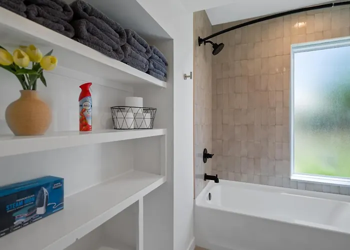 Chic Uptown With Pool Table And Perfect Location Phoenix
